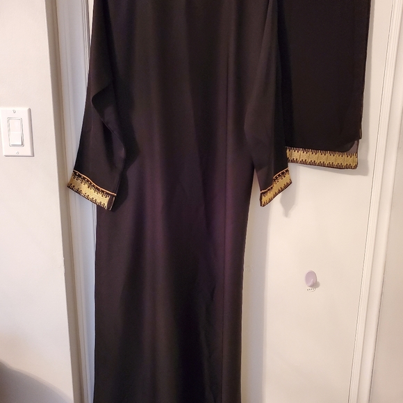 Selling Beautiful Black & Gold Modest Abaya/Kaftan/Dress w/ Matching Hijab/Scarf - Picture 6 of 10